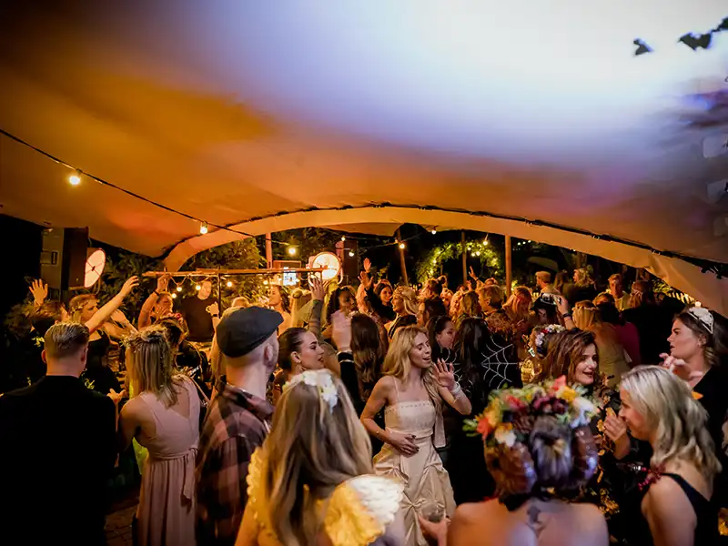 Personeelsfeest bedrijfsfestival in de binnentuin